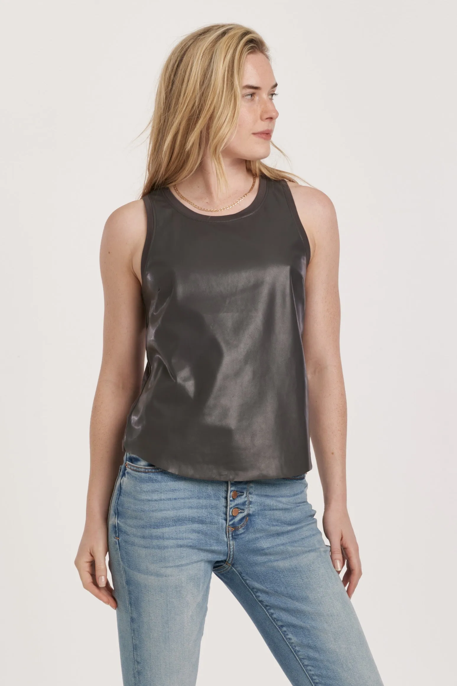 CARMELA PLEATHER TANK W/ CURVED HEM & CONTRAST BACK IRON