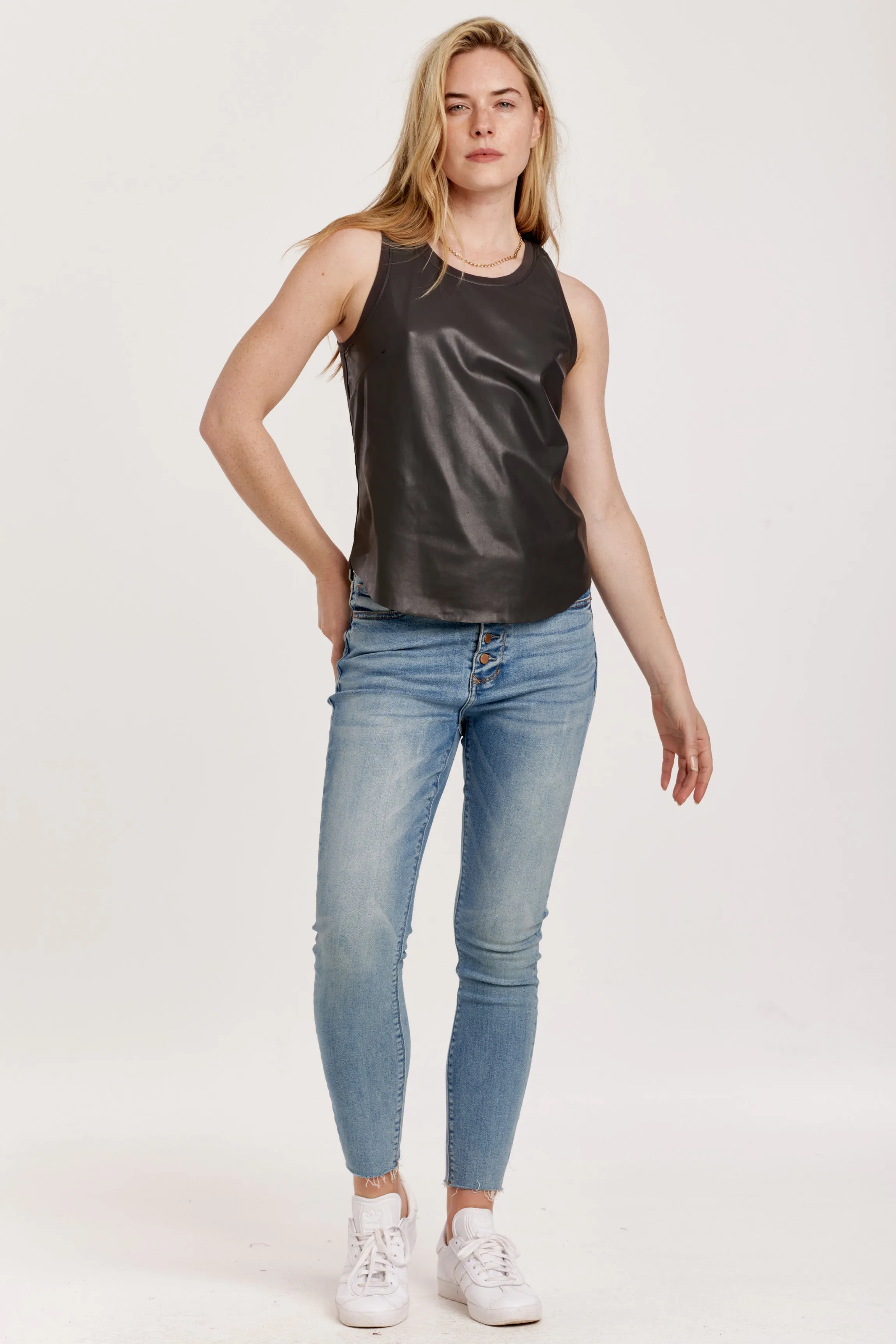 CARMELA PLEATHER TANK W/ CURVED HEM & CONTRAST BACK IRON