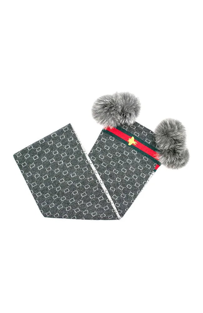 Knit Scarf Bee on Border